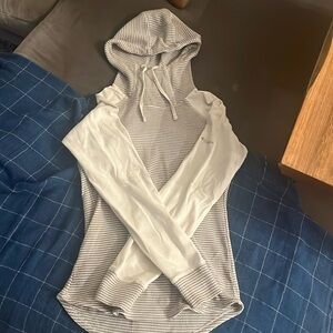 Columbia SportsWear Long Sleeve Cream and Tan Hoodie